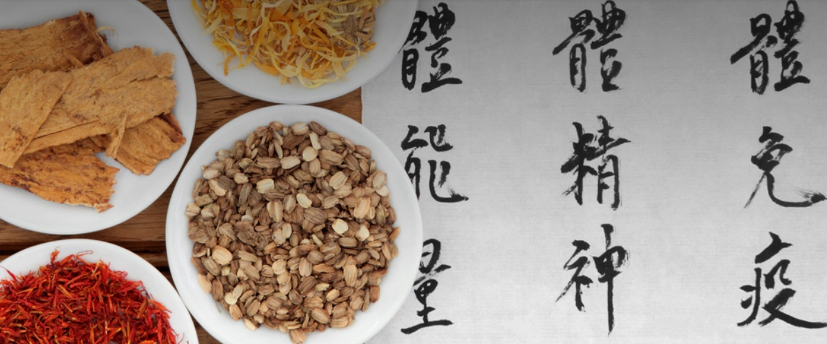 A bowl of food on top of a table.